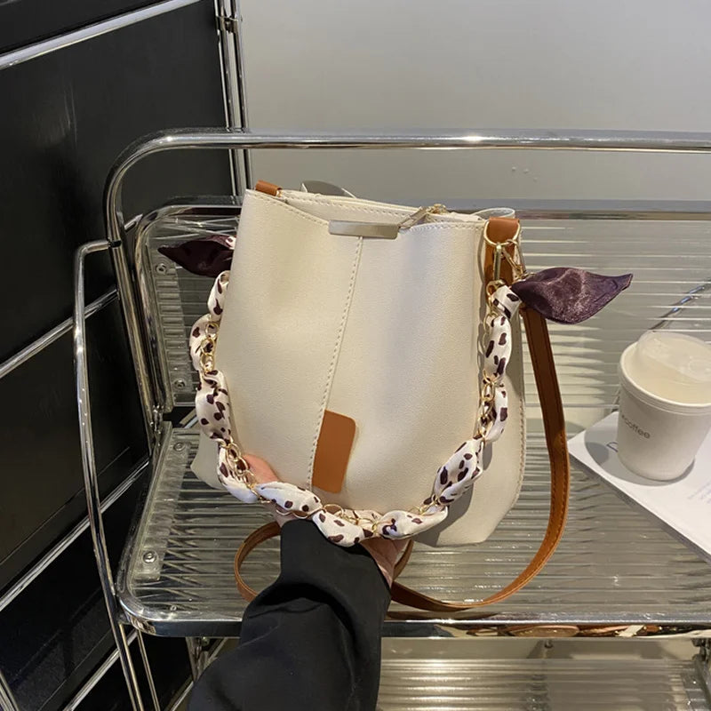 New Fashion Women's Shoulder Bag Large Capacity Ribbon Chain Bucket Bag Crossbody Bag Daily Commuting