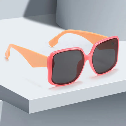 Sunglasses with Oversized Frame and Gradient Lenses UV400