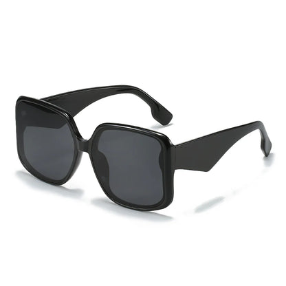 Sunglasses with Oversized Frame and Gradient Lenses UV400