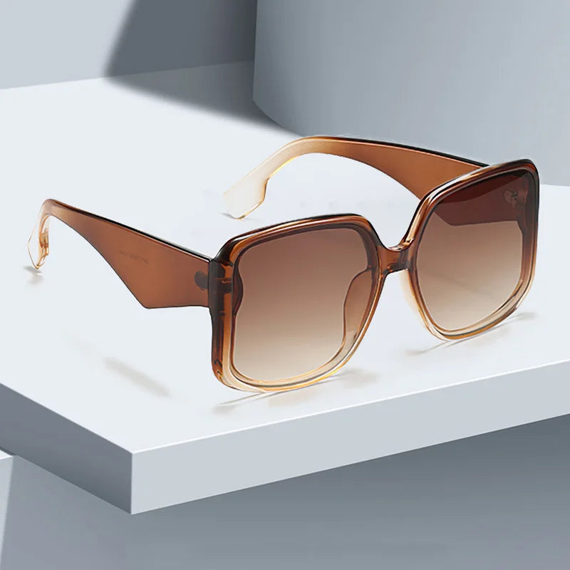 Sunglasses with Oversized Frame and Gradient Lenses UV400