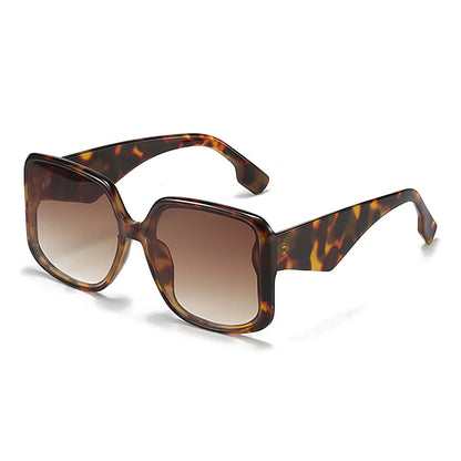 Sunglasses with Oversized Frame and Gradient Lenses UV400