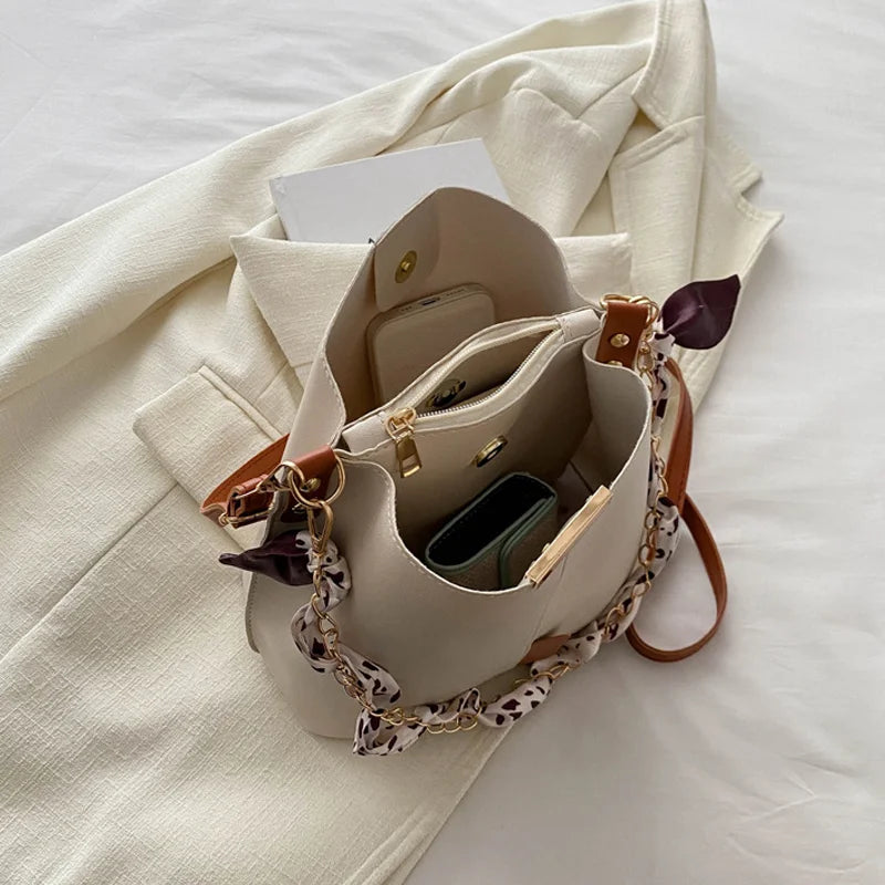 New Fashion Women's Shoulder Bag Large Capacity Ribbon Chain Bucket Bag Crossbody Bag Daily Commuting